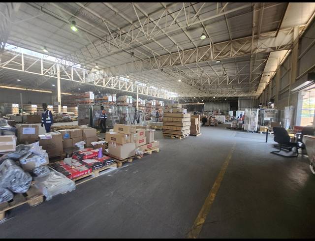 7,235M² WAREHOUSE TO LET IN LONGMEADOW